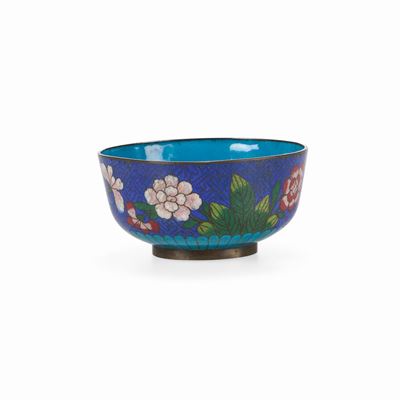 Ciotolina in Smalti Cloisonnè con Decoro Floreale, Cina, Dinastia Qing, XIX Secolo