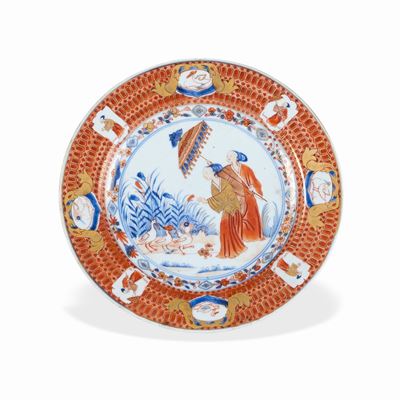 Piatto in Porcellana Imari con Decoro “la Dame Au Parasol”, Cina, Dinastia Qing, Epoca Qianlong (...