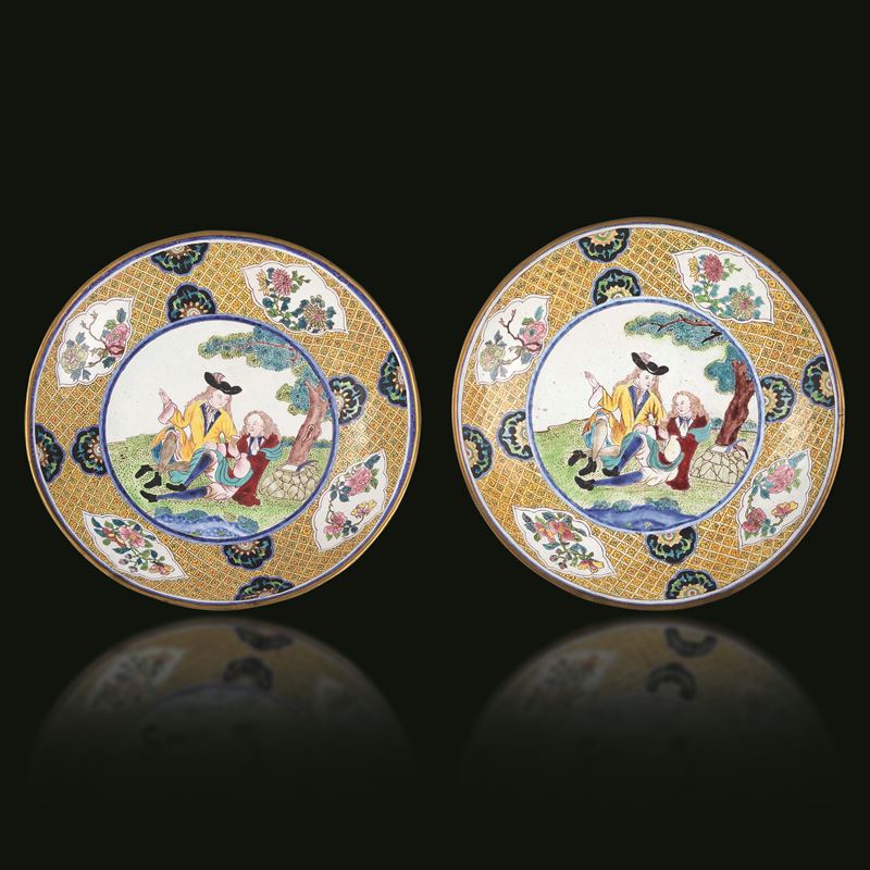 Due piatti in smalto con decoro d’ispirazione occidentale, Cina, Dinastia Qing, epoca Qianlong (1736-1796)  - Auction Italian Mansions - Cambi Casa d'Aste