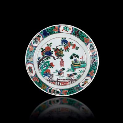 Piatto in Porcellana Famiglia Verde con Soggetto Naturalistico e Decori Floreali, Cina, Dinastia ...