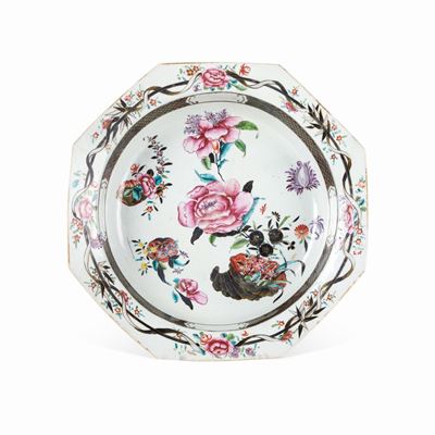 Basin Ottagonale in Porcellana Famiglia Rosa con Decori Floreali, Cina, Dinastia Qing, Epoca Qian...