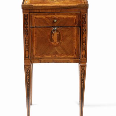 Comodino in Legno Lastronato ed Intarsiato. XVIII-XIX Secolo