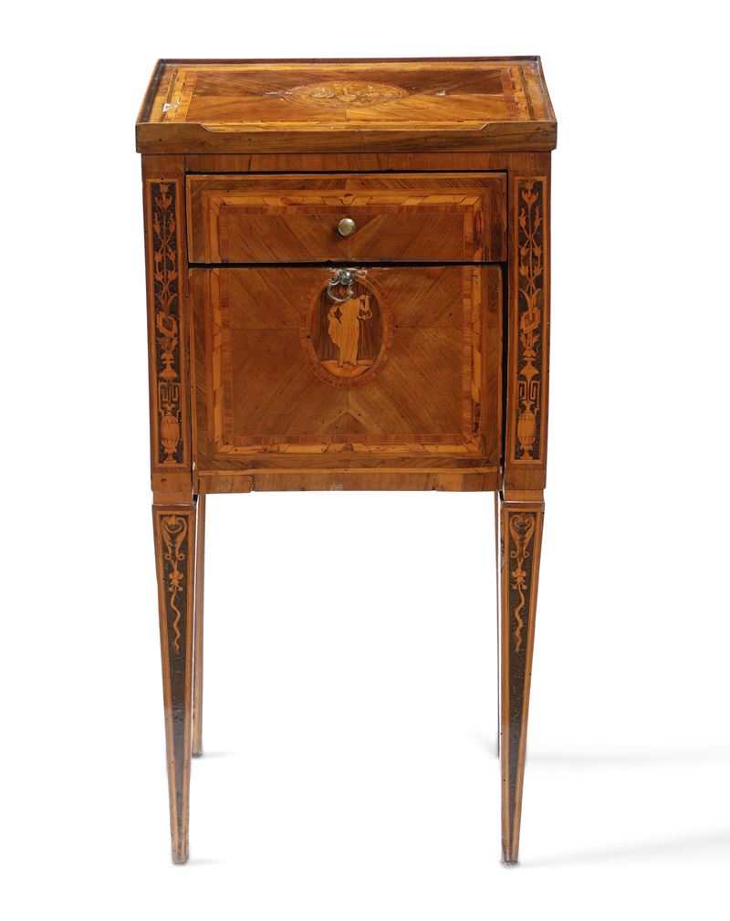 Comodino in legno lastronato ed intarsiato. XVIII-XIX secolo  - Auction Italian Mansions - Cambi Casa d'Aste