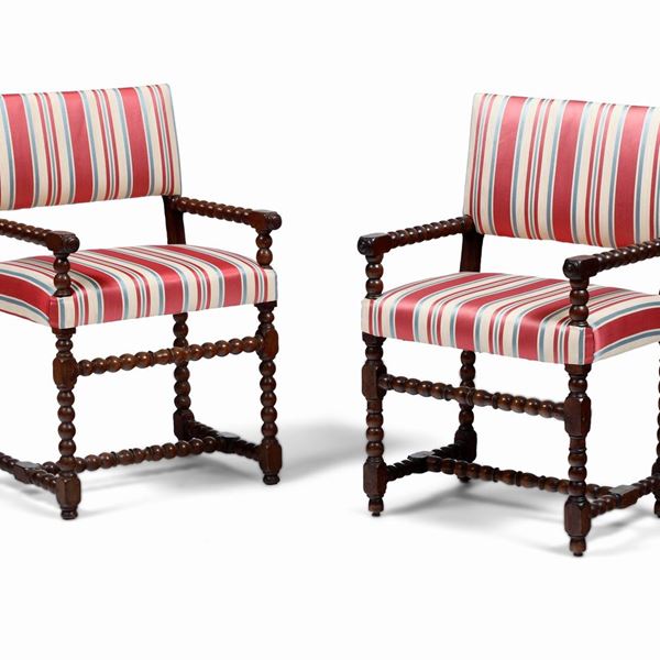 Coppia di poltroncine a rocchetto in noce