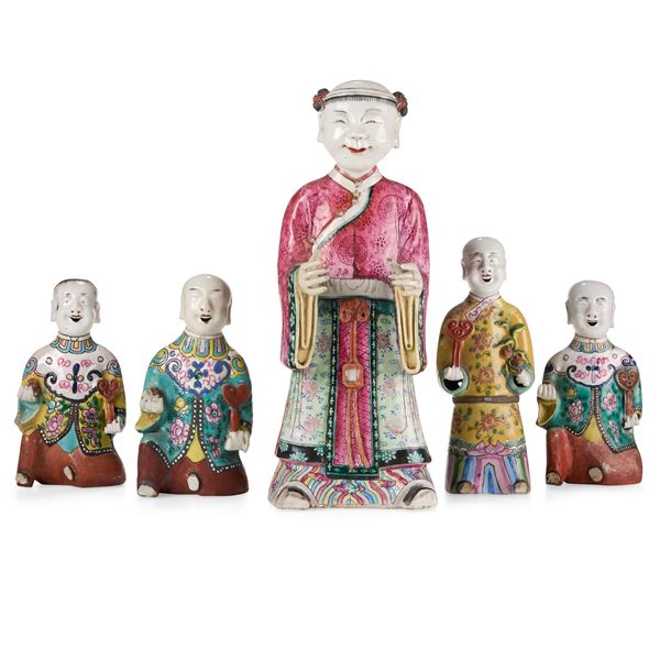 Cinque figurine di personaggi in porcellana a smalti policromi, Cina, Dinastia Qing, epoca Qianlong (1736-1796)