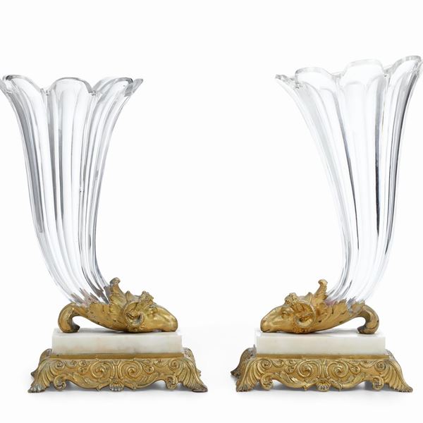 Coppia di vasi a cornucopia. Francia XIX secolo