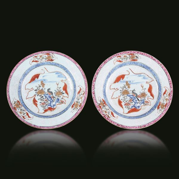 Coppia di piatti in porcellana Famiglia Rosa con decoro naturalistico, Cina, Dinastia Qing, epoca Yongzheng (1723-1735)