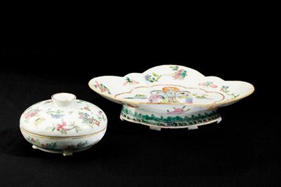 Famiglia Rosa, Scatola e vassoio in porcellana, Cina, dinastia Qing, XIX secolo