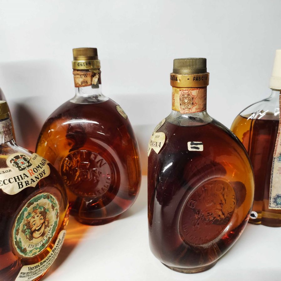 Vecchia Romagna Etichetta Bianca, Brandy