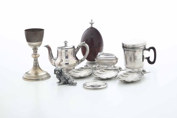 Insieme di oggetti in argento e altri materiali. Differenti epoche e manifatture italiane ed estere