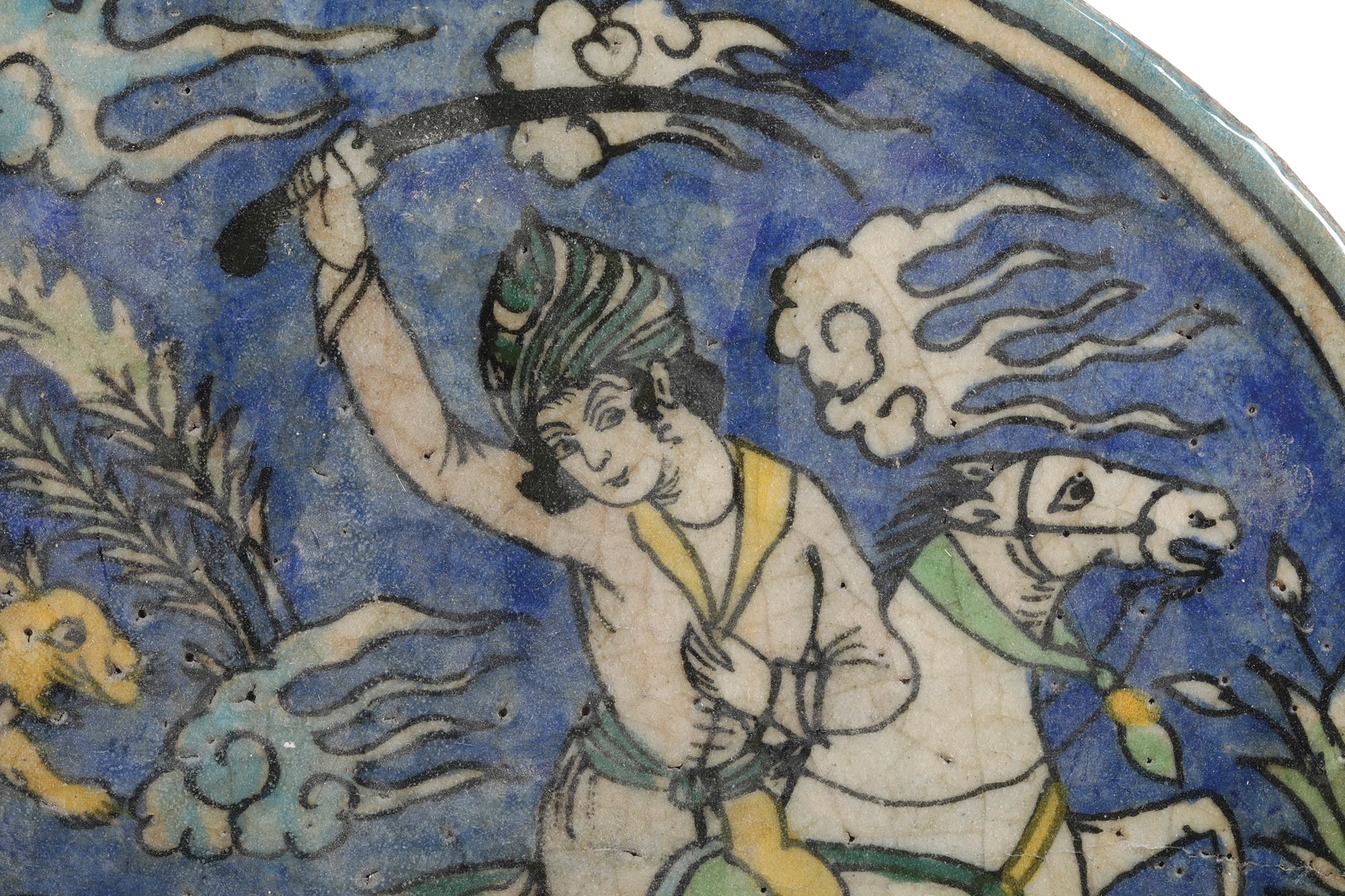 Targa decorativa persiana del XIX secolo, raffigurante la caccia al leone in ceramica silicea