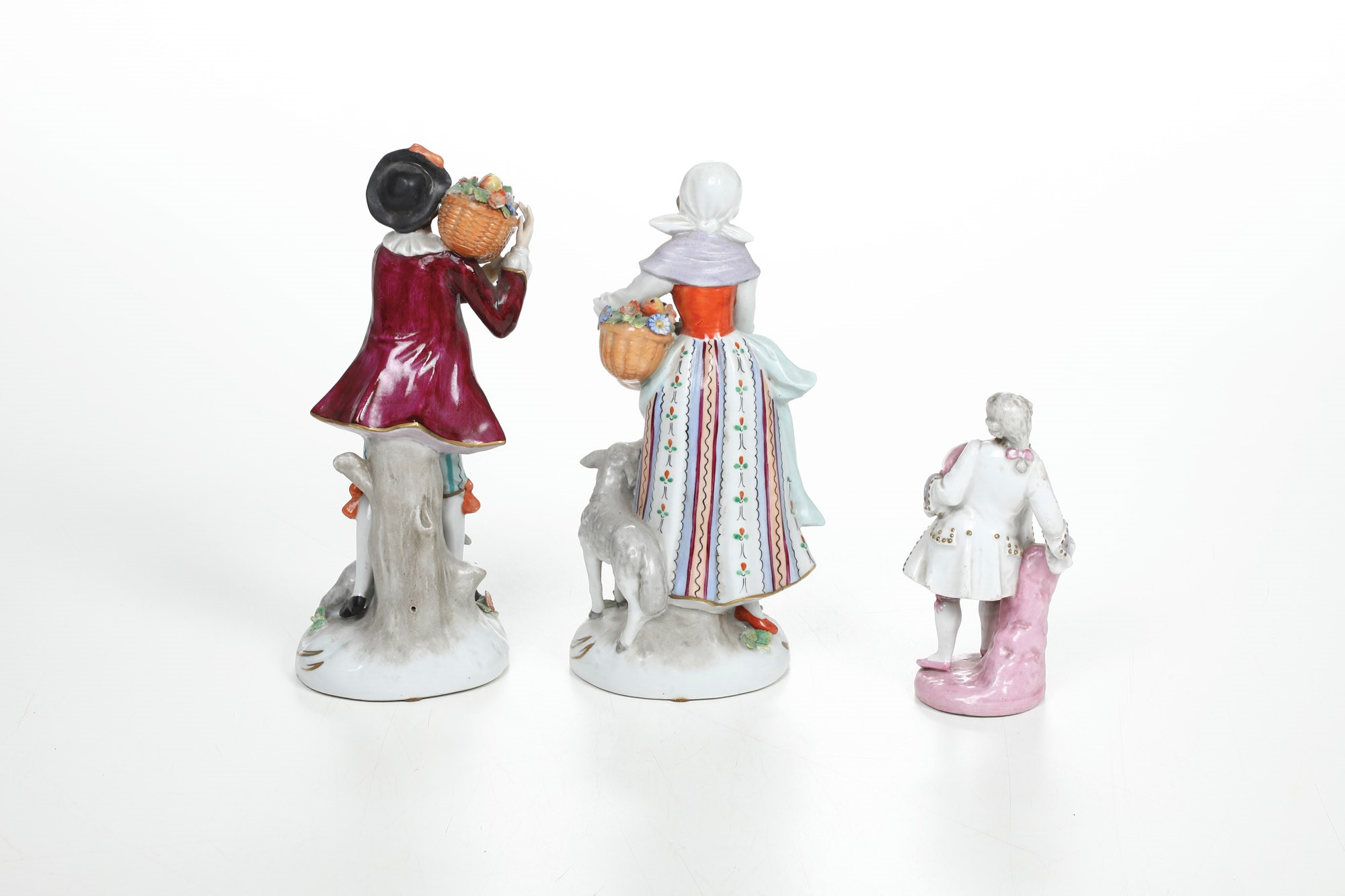 Coppia di Figurine Raffiguranti Pastorelli. Germania, Manifattura di Sitzendorf, XX Secolo.