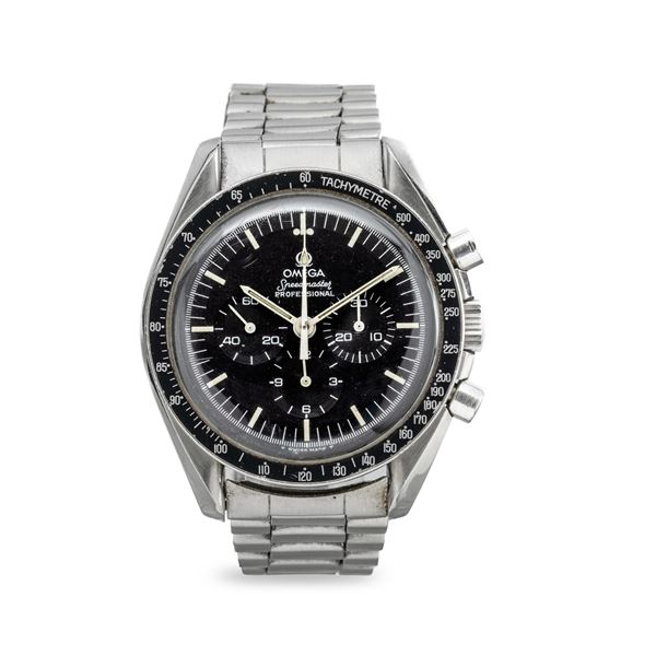 Omega - Iconic and sporty Speedmaster Professional ref 145.022 chronograph with stainless steel case and helical lugs and metal tachymeter ring, black dial with tritium indexes