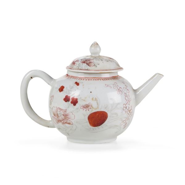 Teiera in porcellana, Famiglia Rosa, Cina, Dinastia Qing, epoca Qianlong (1736-1796)