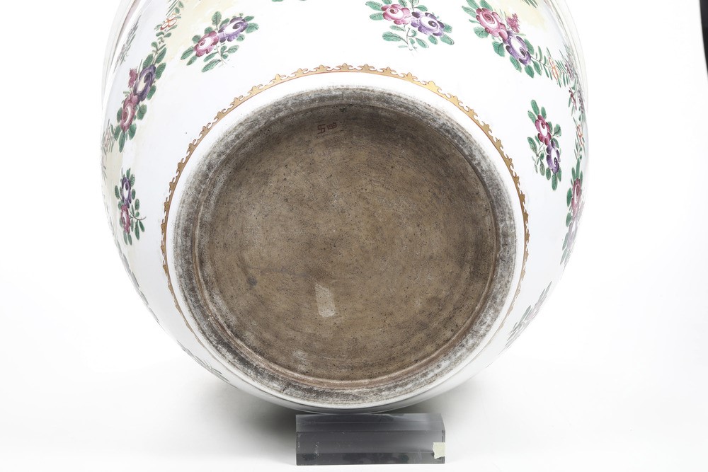 Manifattura Samson, Grande vaso in porcellana policroma e dorata, circa 1900