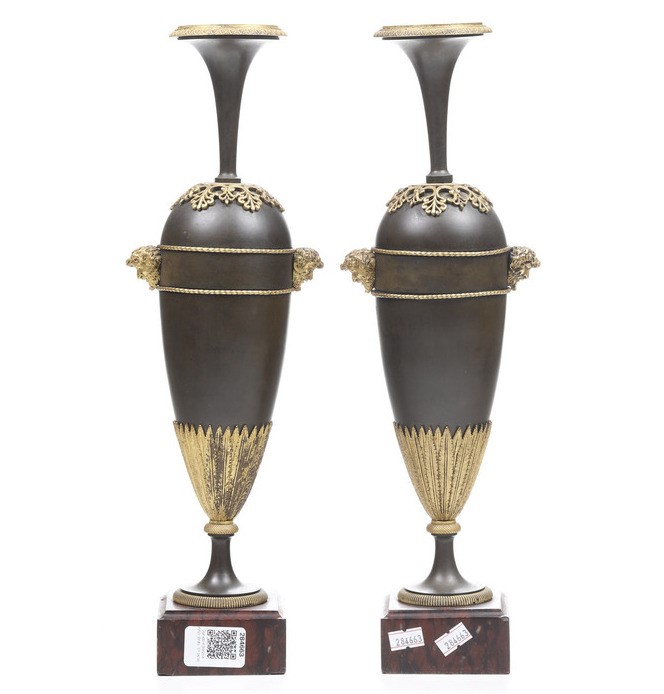 Coppia di Vasi Ad Anfora in Bronzo Fuso e Dorato, XIX Secolo