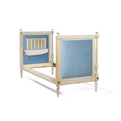Daybed in legno intagliato e laccato, XIX secolo