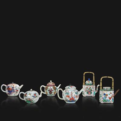 Cina, Tèiere a soggetto naturalistico (set di sei) in porcellana, dinastia Qing, epoca Kangxi e Y...