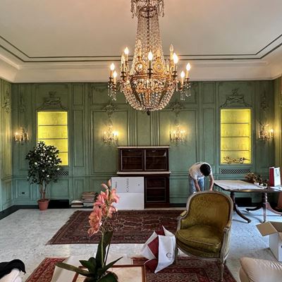 Grande Boiserie in Legno Laccato nei Toni del Verde Azzurro, Elementi del XVIII Secolo ed Integra...