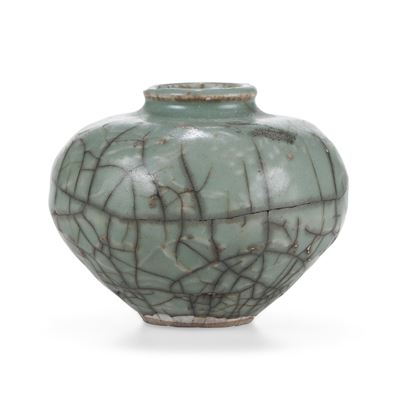 Vasetto in porcellana guan, Cina, XVIII secolo