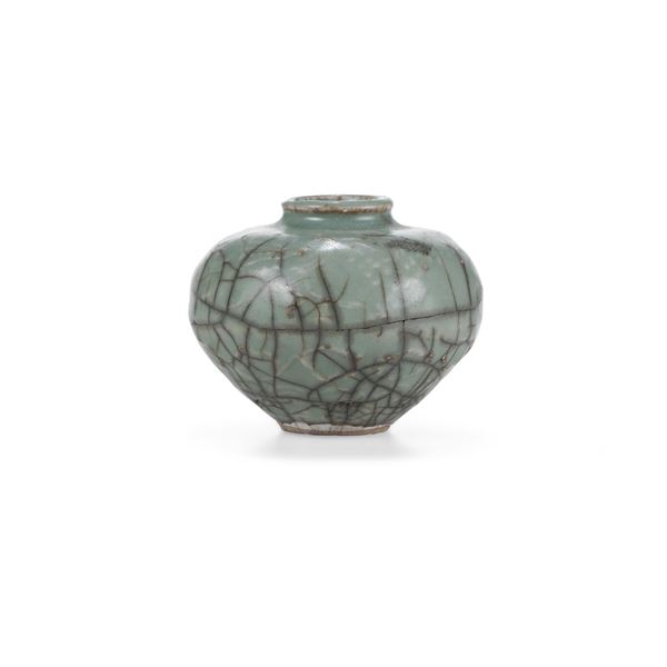 Vasetto in porcellana guan, Cina, XVIII secolo