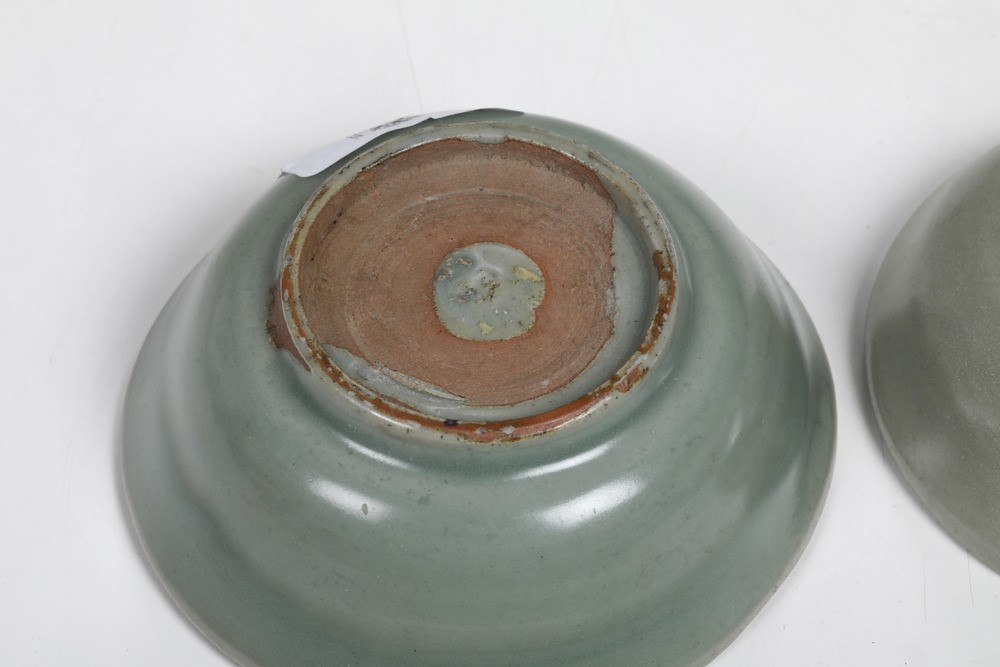 Due Tazze in Porcellana Claire De Lune con Decoro Inciso Naturalistico, Cina, XVIII Secolo