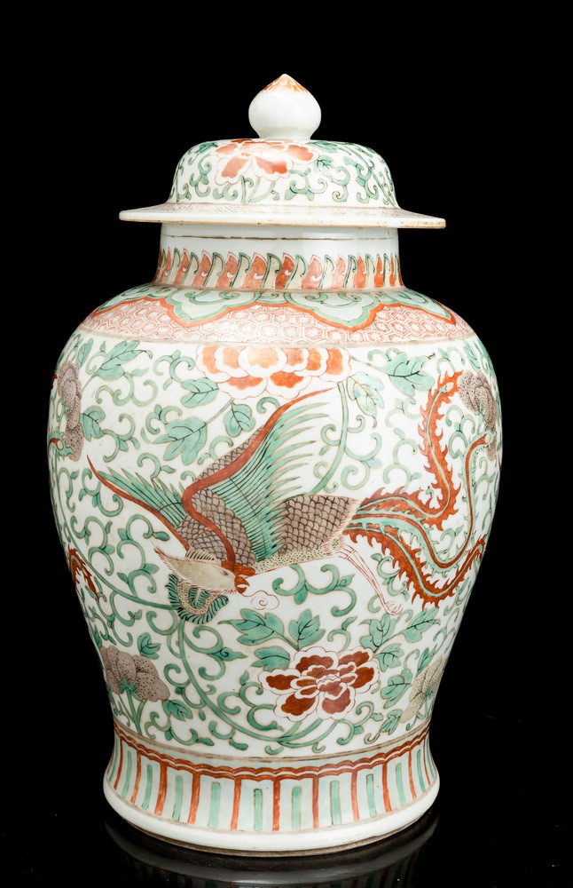 Porcellana Famiglia Verde, Potiche con figure di fenici e decori floreali, Cina, Dinastia Qing (X...