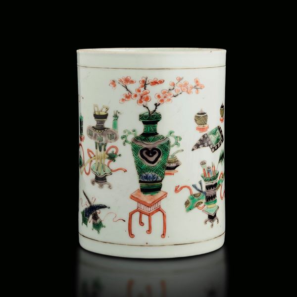 Portapennelli in porcellana a decoro entro riserva, Cina, Dinastia Qing, epoca Kangxi (1662-1722)<BR>