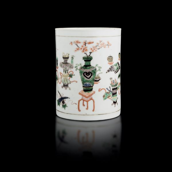 Portapennelli in porcellana a decoro entro riserva, Cina, Dinastia Qing, epoca Kangxi (1662-1722) 