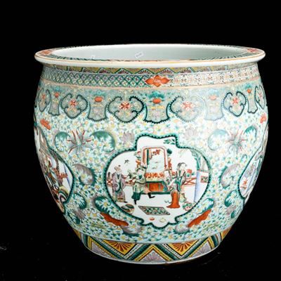 Cina, Cachepot in porcellana Famiglia Verde, scene di vita comune entro riserve e decori floreali...