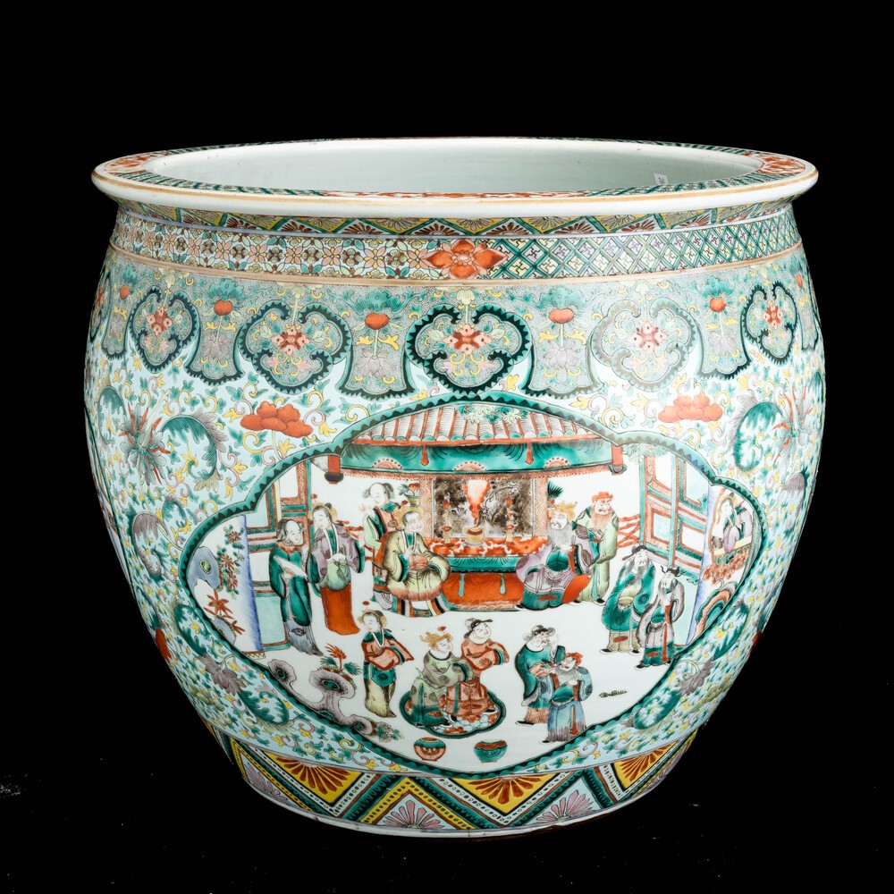 Cina, Cachepot in porcellana Famiglia Verde, scene di vita comune entro riserve e decori floreali...