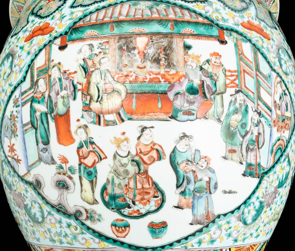 Cina, Cachepot in porcellana Famiglia Verde, scene di vita comune entro riserve e decori floreali...