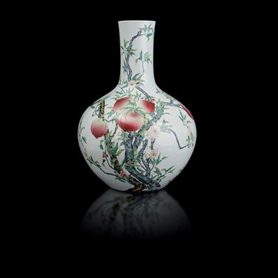 Grande Vaso a Bottiglia in Porcellana Decorato a Pesche con Rami e Fiori di Pesco,cina, Dinastia ...