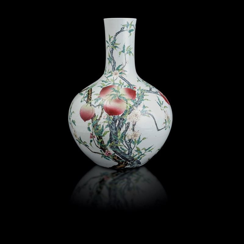A porcelain vase, China, Qing Dynasty  - Auction Fine Chinese Works of Art - Cambi Casa d'Aste