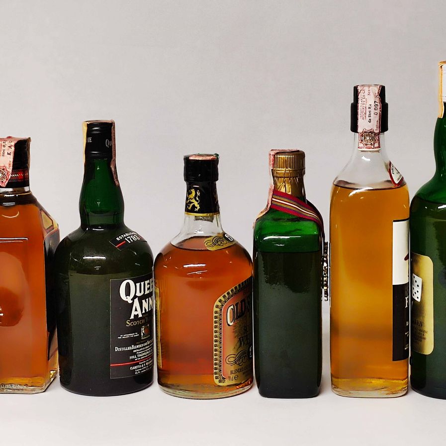 Royal Stewart, Queen Anne, Old Stones, Ambassador, Francis, Seven Eleven, Scoth Whisky