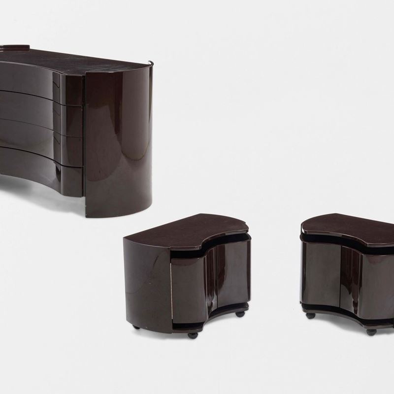 Benatti : Mobile contenitore e coppia di comodini mod. Aiace  - Auction Design - Cambi Casa d'Aste