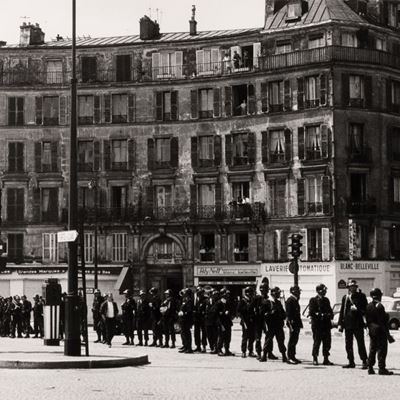 Senza Titolo (cordoni di C.r.s. in Servizio nei Quartieri Operai di Parigi)
