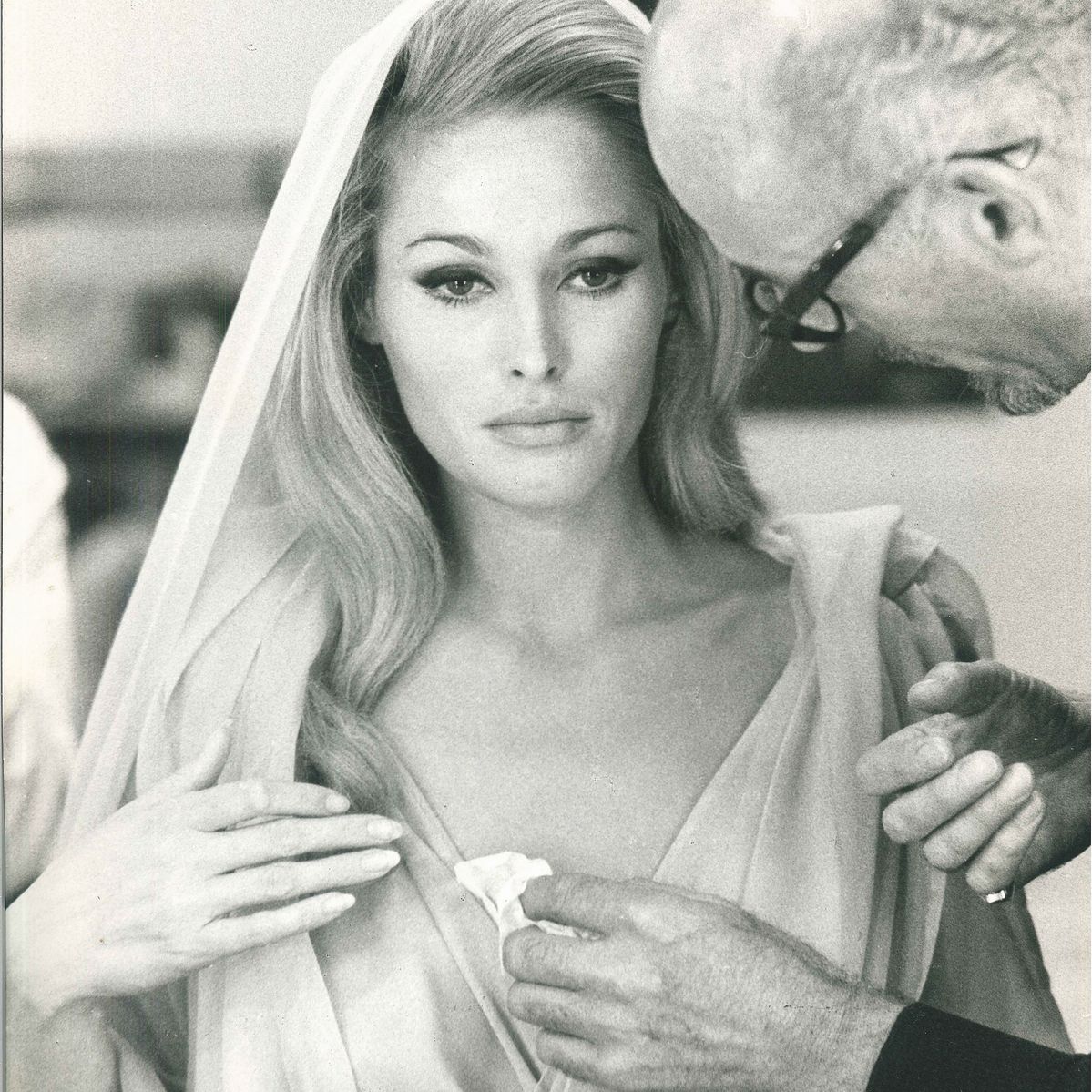 Terry o'neill - Lotto Formato da Quattro Scatti Fotografici Senza Titolo (ursula Andress)