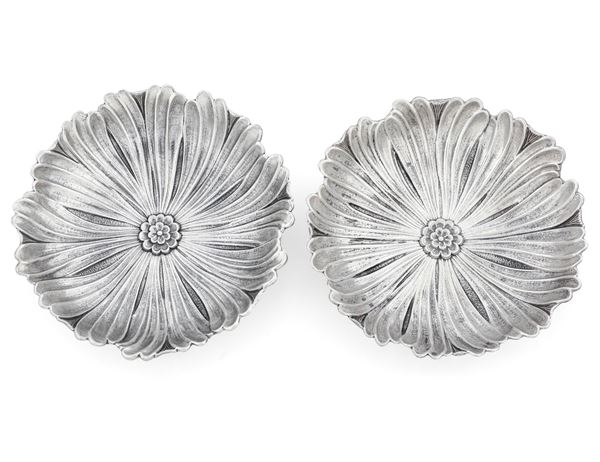 Two flower-shaped bowls, Italy, 19/2000s