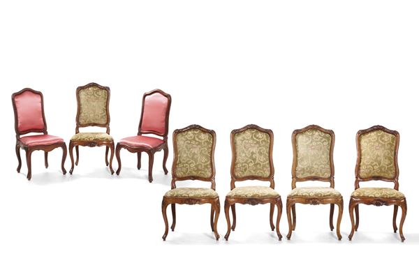 Lotto di sette sedie in legno intagliato. XVIII secolo