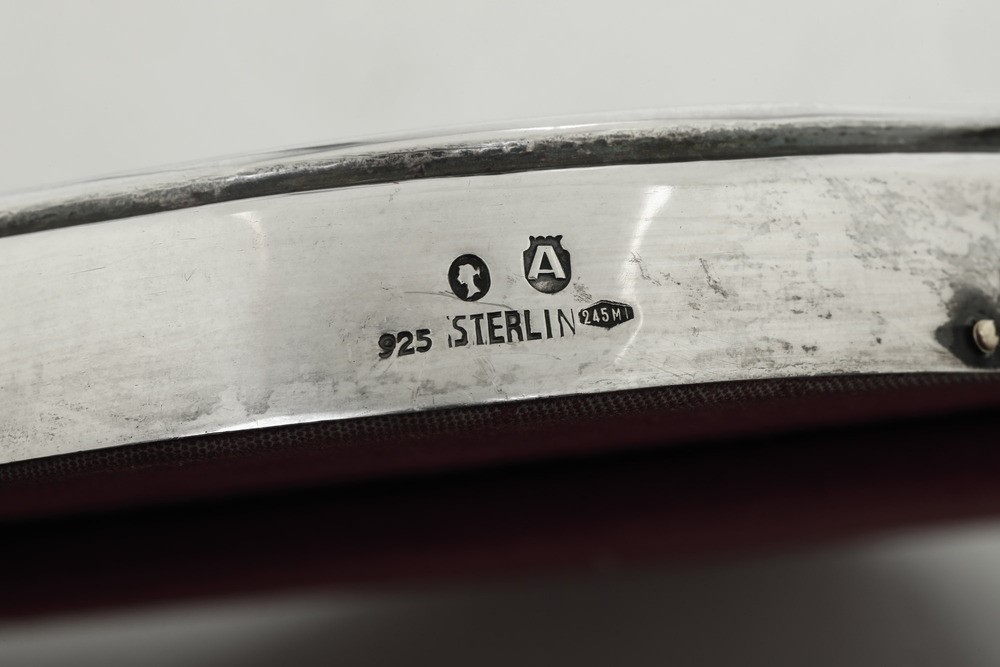 Fiorentini, Specchio da toeletta in argento 925 con cornice mistilinea e piedi a ricciolo