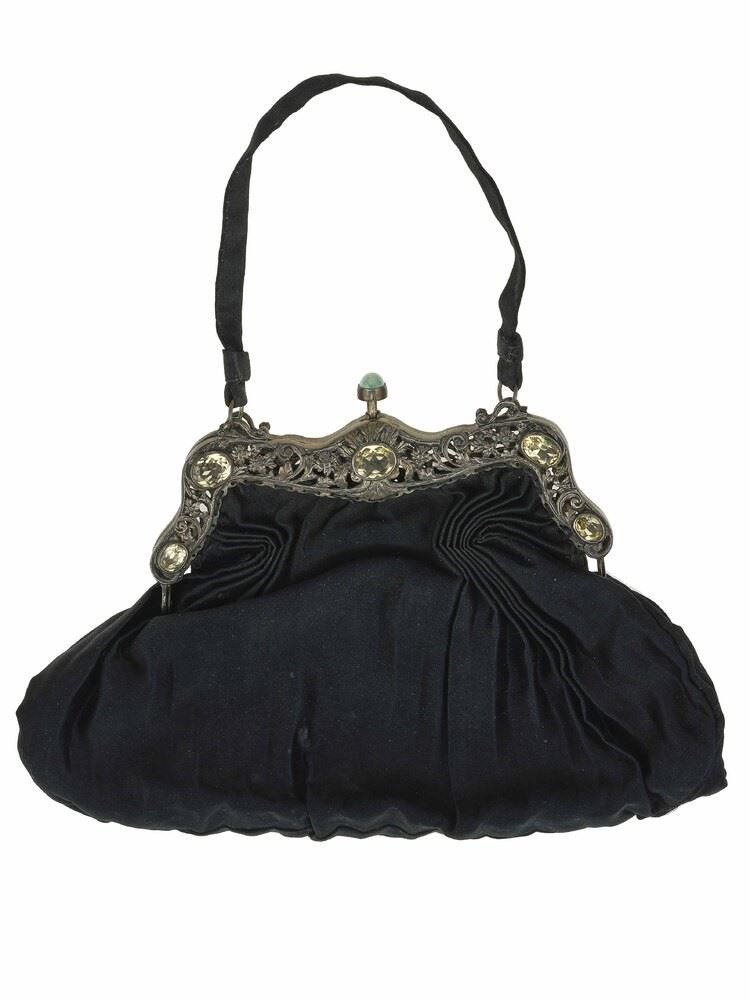 Evening bag with chiseled silver clasp  - Auction Jewels - Cambi Casa d'Aste