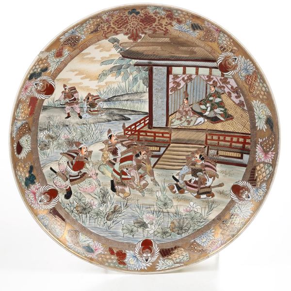 Piatto in porcellana Satsuma raffigurante guerrieri, Giappone, periodo Meiji (1868-1912)