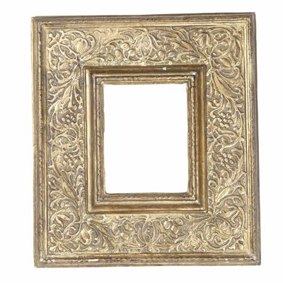 Cornice a Cassetta in Legno Intagliato, Dorato, Bulinato e Pastiglia. Italia Centrale Fine del XV...