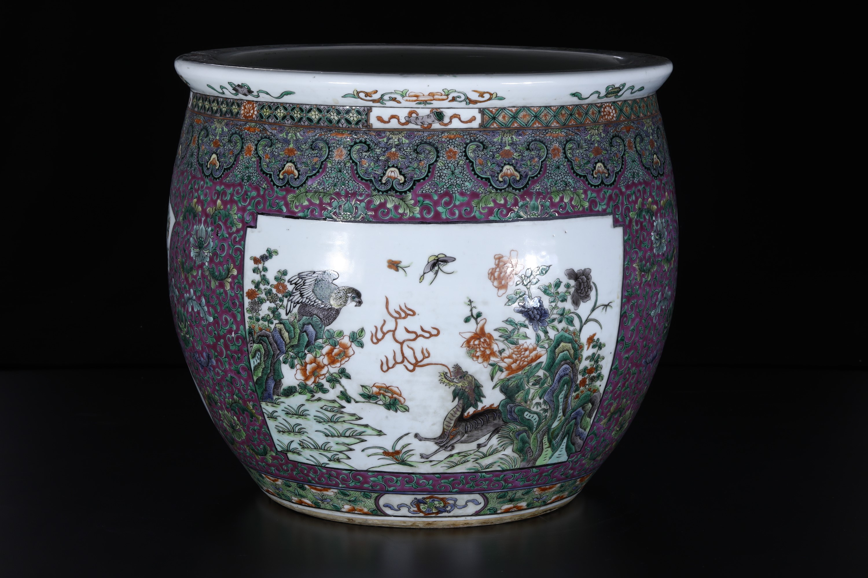 Fish Bowl in Porcellana Famiglia Verde con Decori Naturalistici e Uccelli, Cina, Dinastia Qing, E...