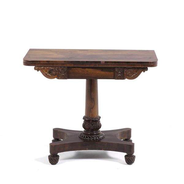 Tavolo con piano a libro in legno intagliato, XIX secolo