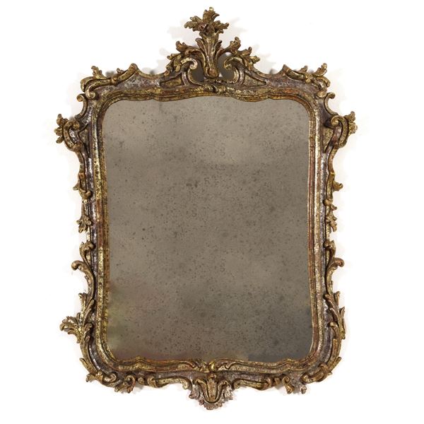 Specchiera in legno intagliato e dorato. XIX secolo
