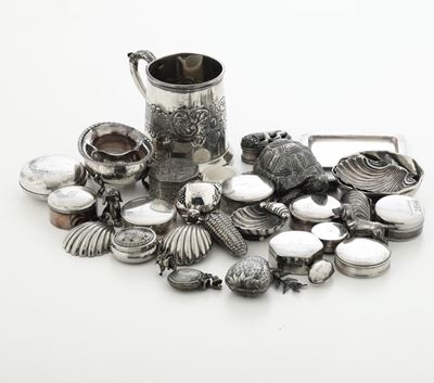 Insieme di Piccoli Oggetti in Argento e Metallo. XX Secolo
