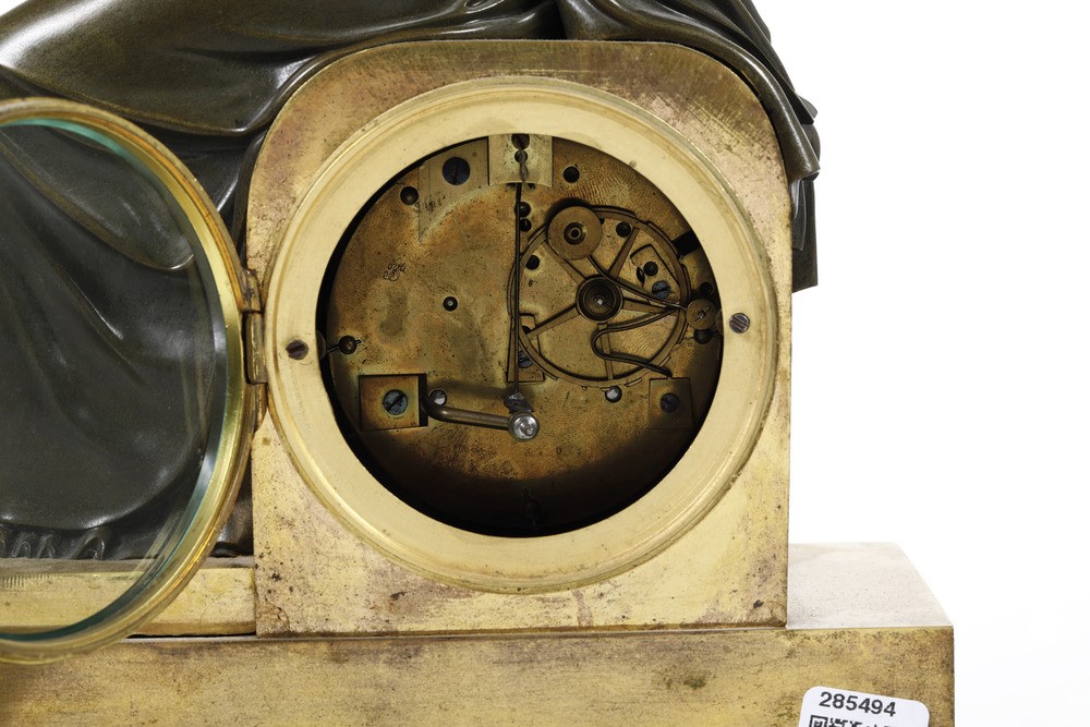 Pendola da Tavolo in Bronzo Dorato e Bronzo Patinato. Francia XIX Secolo