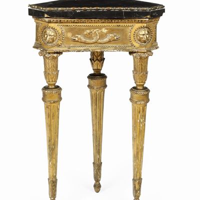Consolina Ad Angolo in Legno Intagliato e Dorato. XVIII Secolo